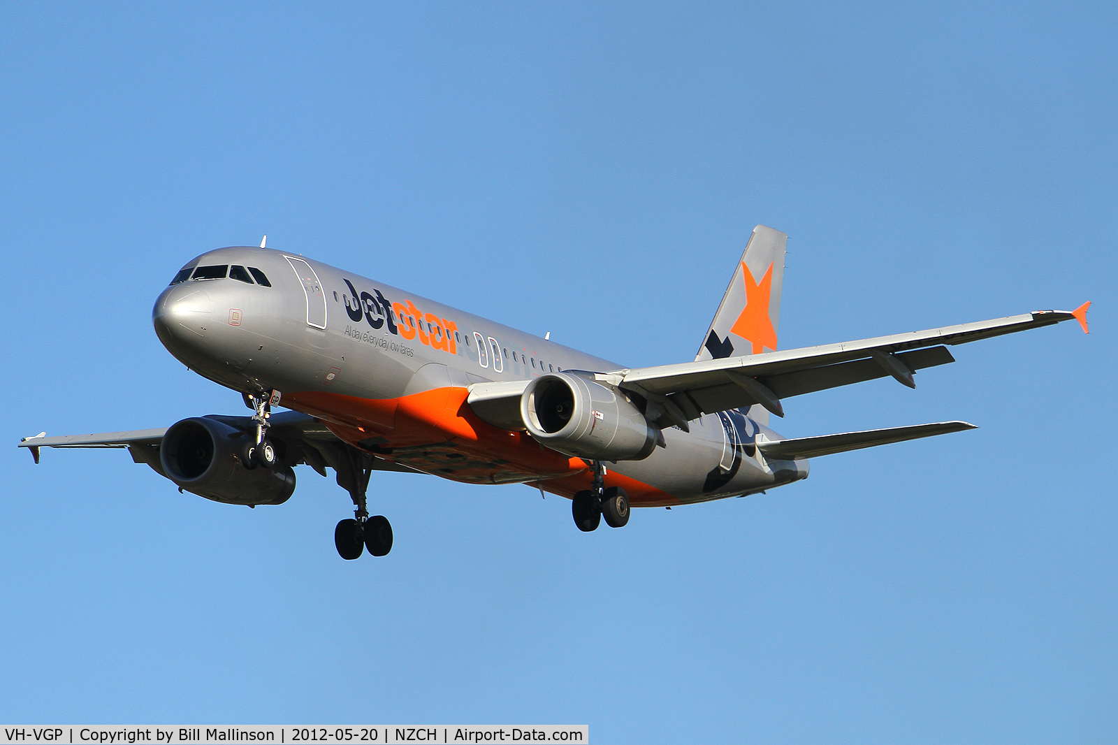 VH-VGP, 2010 Airbus A320-232 C/N 4343, finals to 02