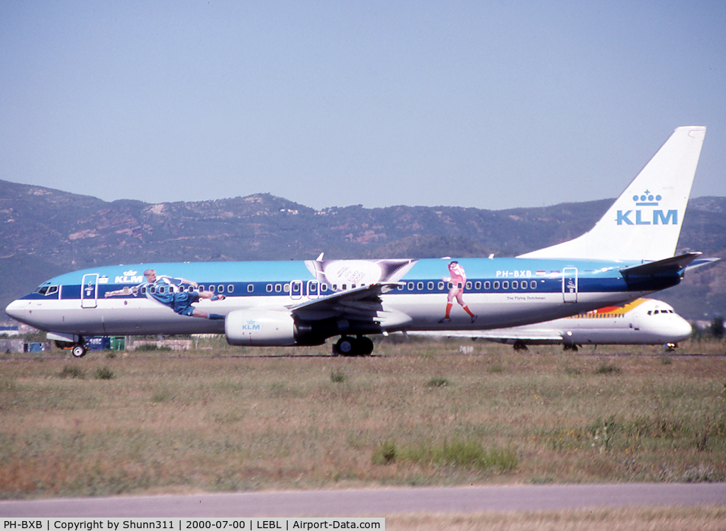 PH-BXB, 1999 Boeing 737-8K2 C/N 29132, Ready for take off rwy 20 in Euro 2004 c/s