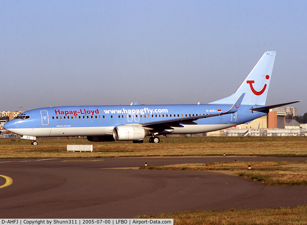 D-AHFJ, 1999 Boeing 737-8K5 C/N 27990, Taxiing holding point rwy 32R for departure...