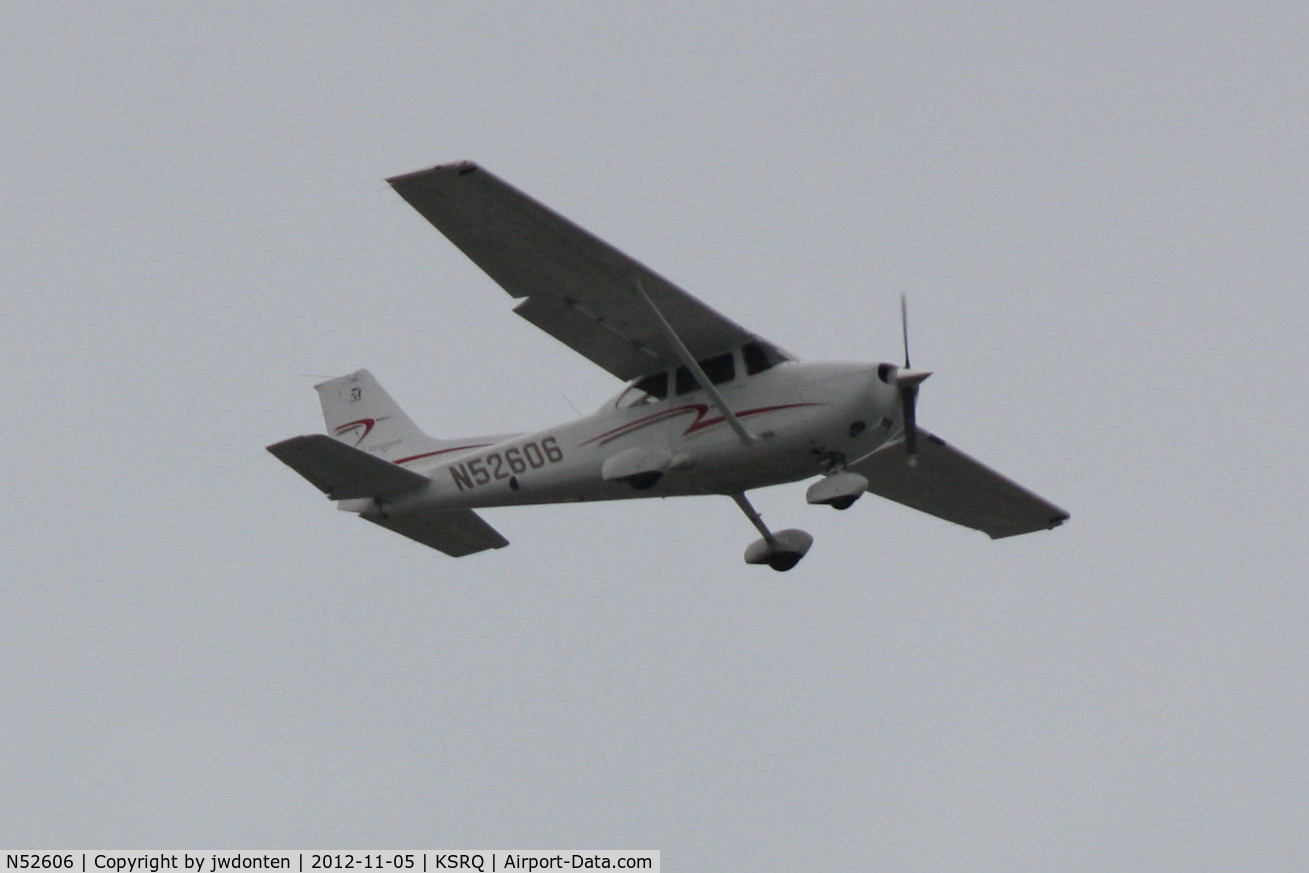 N52606, 2002 Cessna 172S C/N 172S9174, Cessna Skyhawk (N52606) on approach to Sarasota-Bradenton International Airport