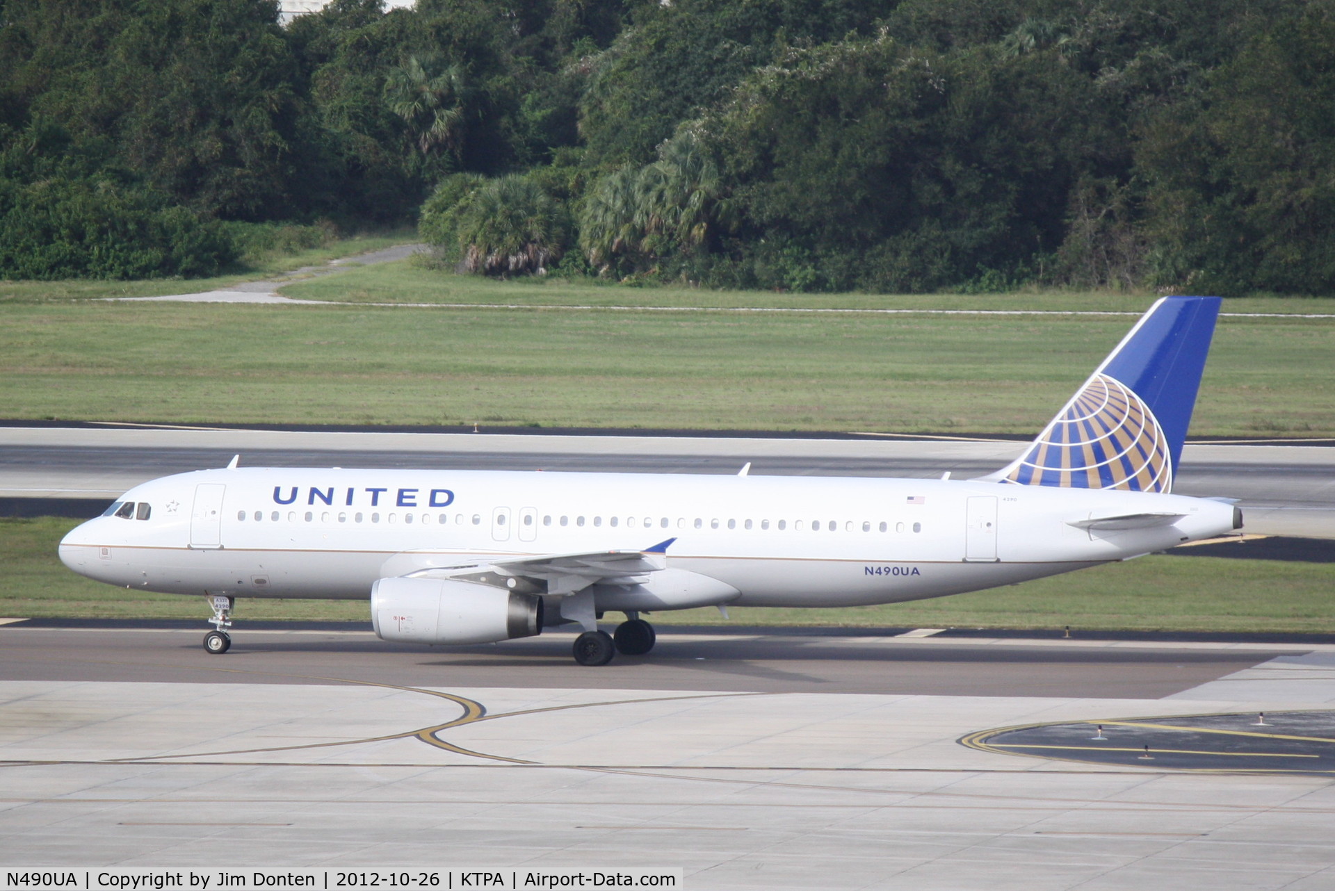 N490UA, 2002 Airbus A320-232 C/N 1728, United Flight 773 (N490UA) arrives at Tampa International Airport following flight from Newark-Liberty International Airport