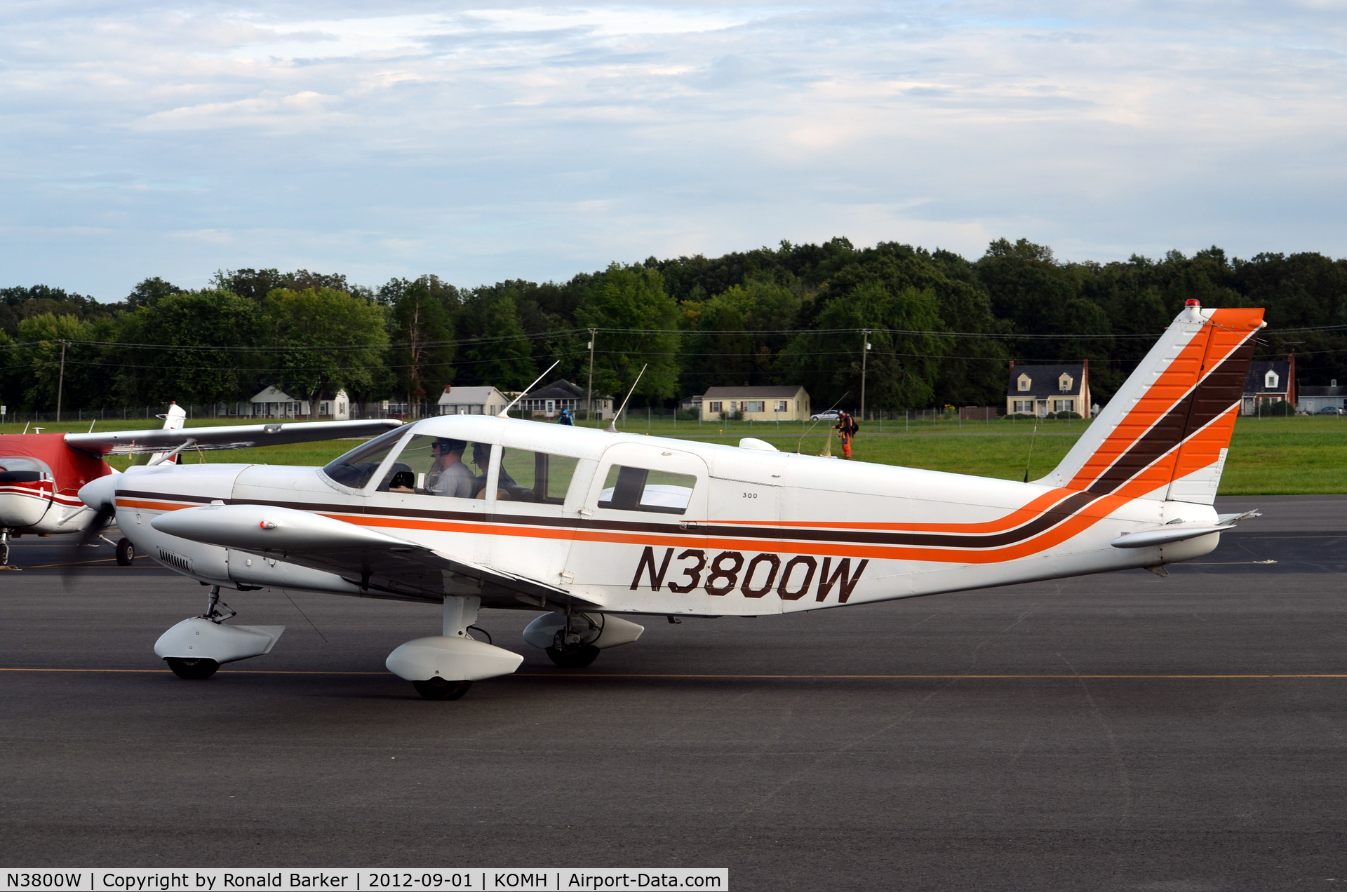 N3800W, 1966 Piper PA-32-300 Cherokee Six C/N 32-40128, Taxi Ornage