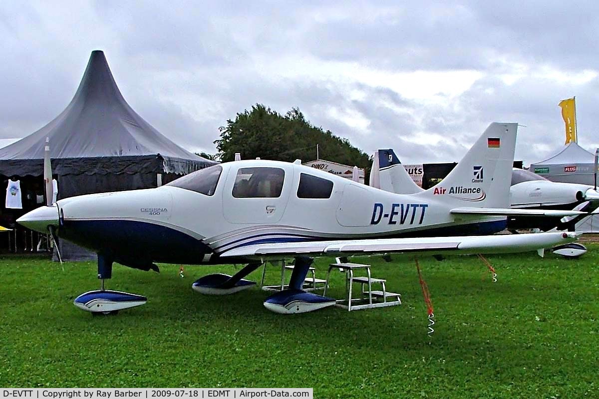 D-EVTT, Cessna 400 C/N 41639, Neico Lancair LC-41-550FG Columbia 4 [41639] Tannheim~G 18/07/2009