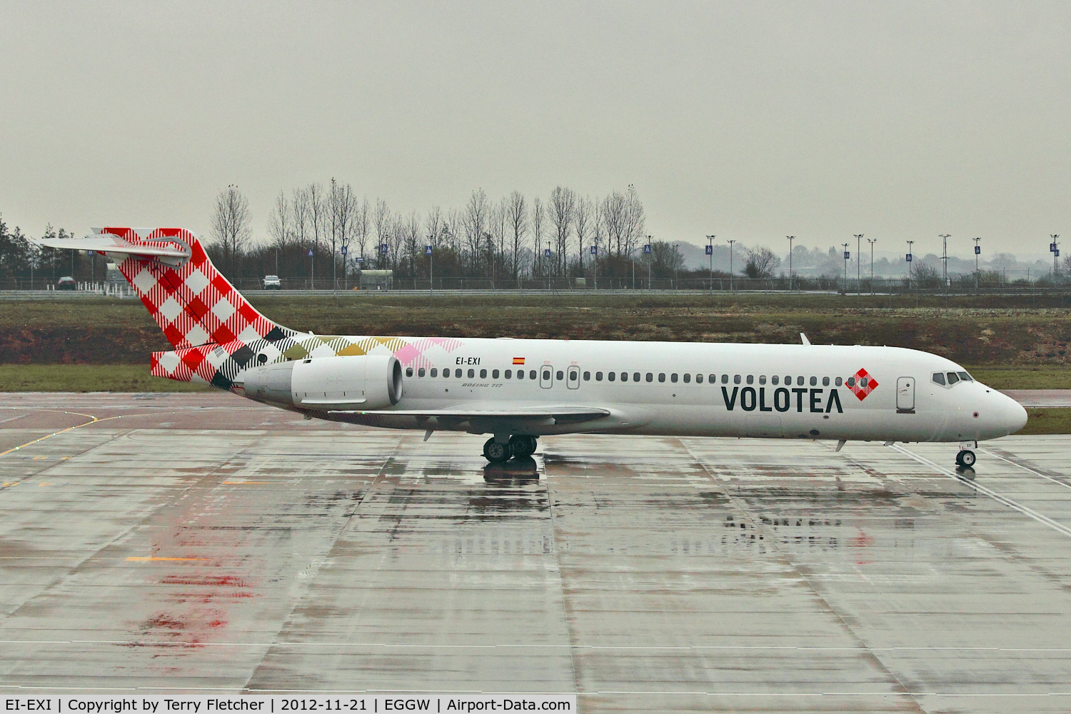 EI-EXI, 2003 Boeing 717-2BL C/N 55174, Spanish airline , Volotea ,  use their B717 to bring in soccer supporters from Montpelier for their European Champions League fixture with Arsenal