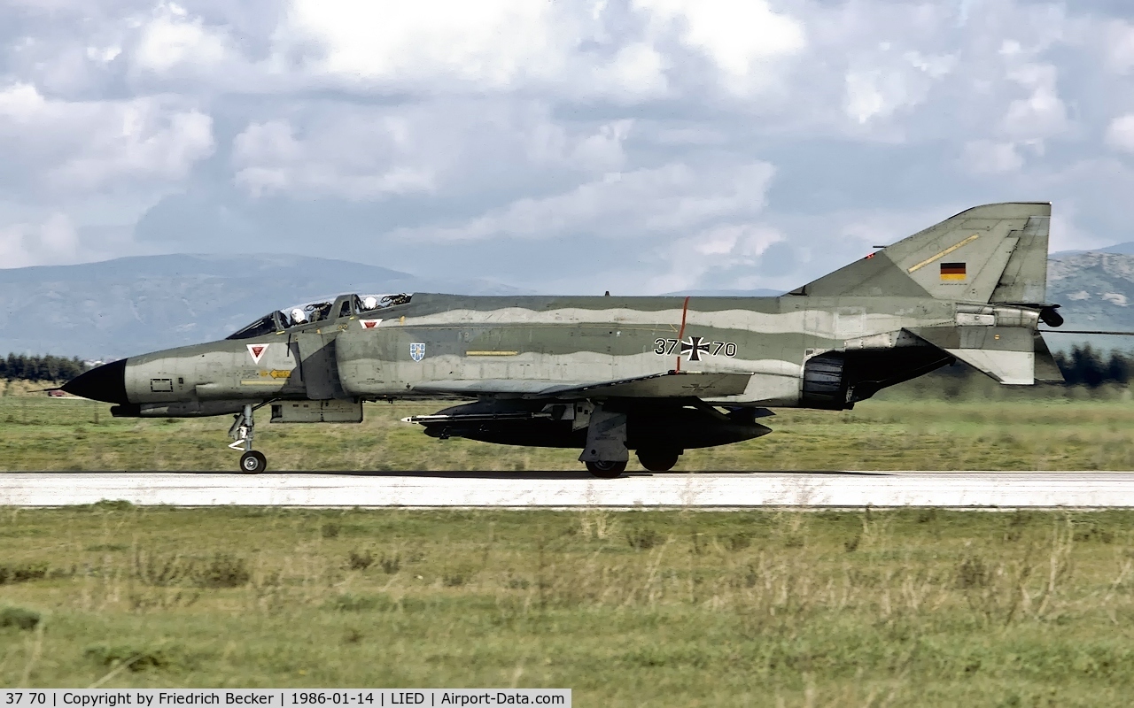 37 70, 1973 McDonnell Douglas F-4F Phantom II C/N 4518, decelerating after touchdown