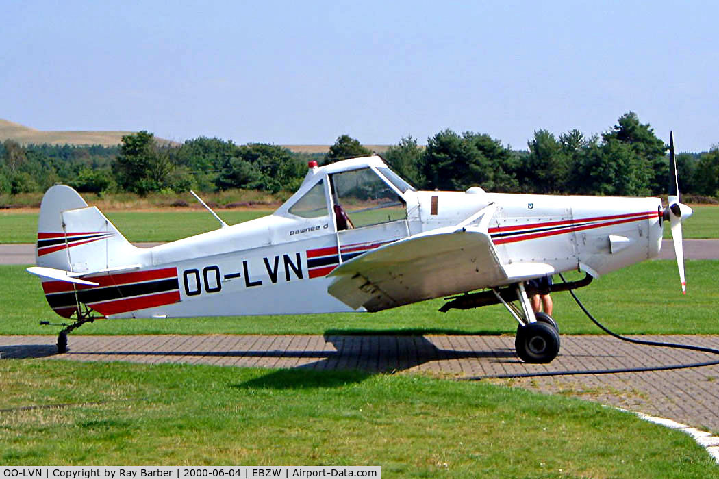 OO-LVN, Piper PA-25-235 Pawnee D C/N 25-7656121, Piper PA-25-235 Pawnee C [25-4505] Starmoen~LN 04/06/2000