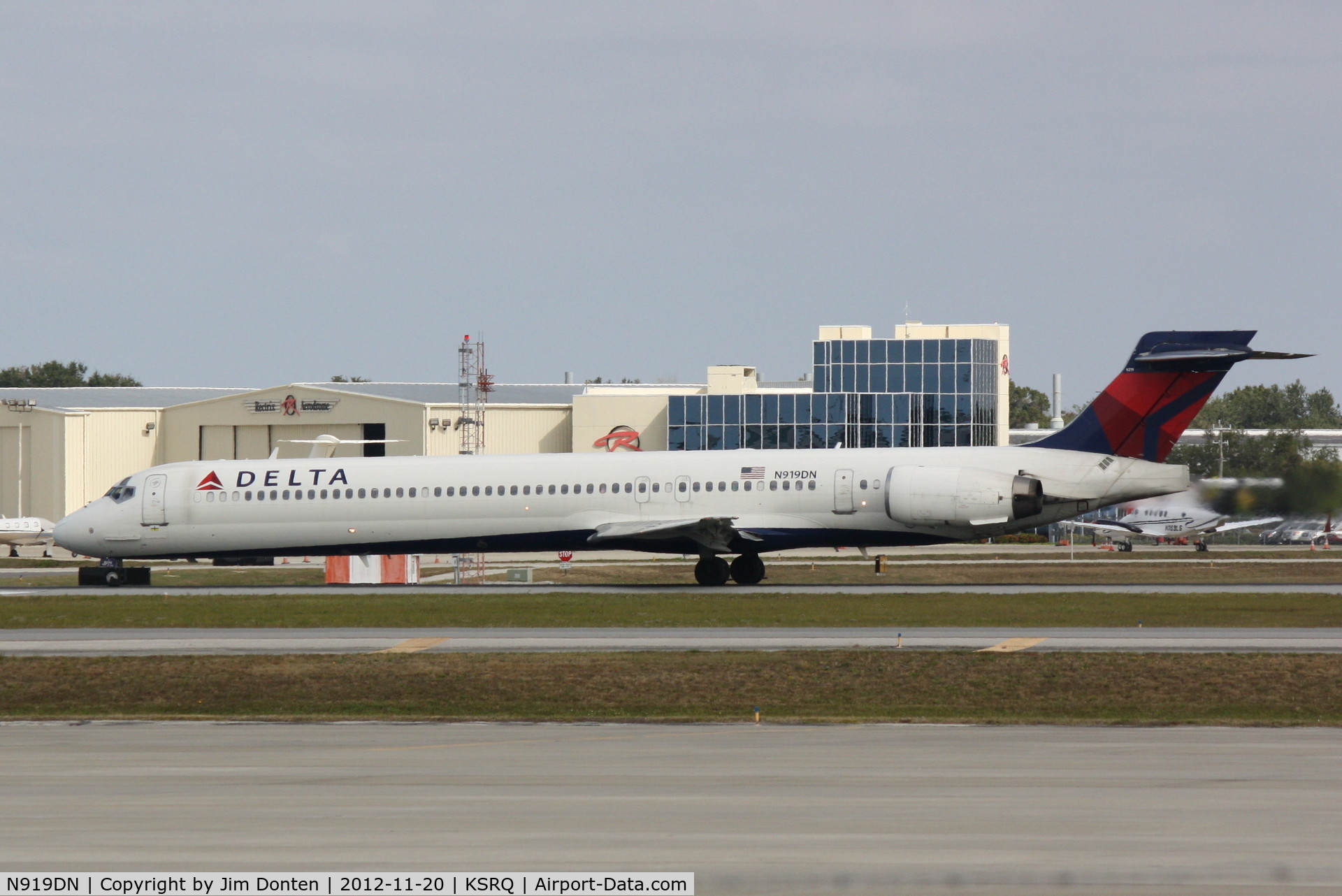 N919DN, McDonnell Douglas MD-90-30 C/N 53553, Delta Flight 2298 (N919DN) departs Sarasota-Bradenton International Airport enroute to Hartsfield-Jackson Atlanta International Airport
