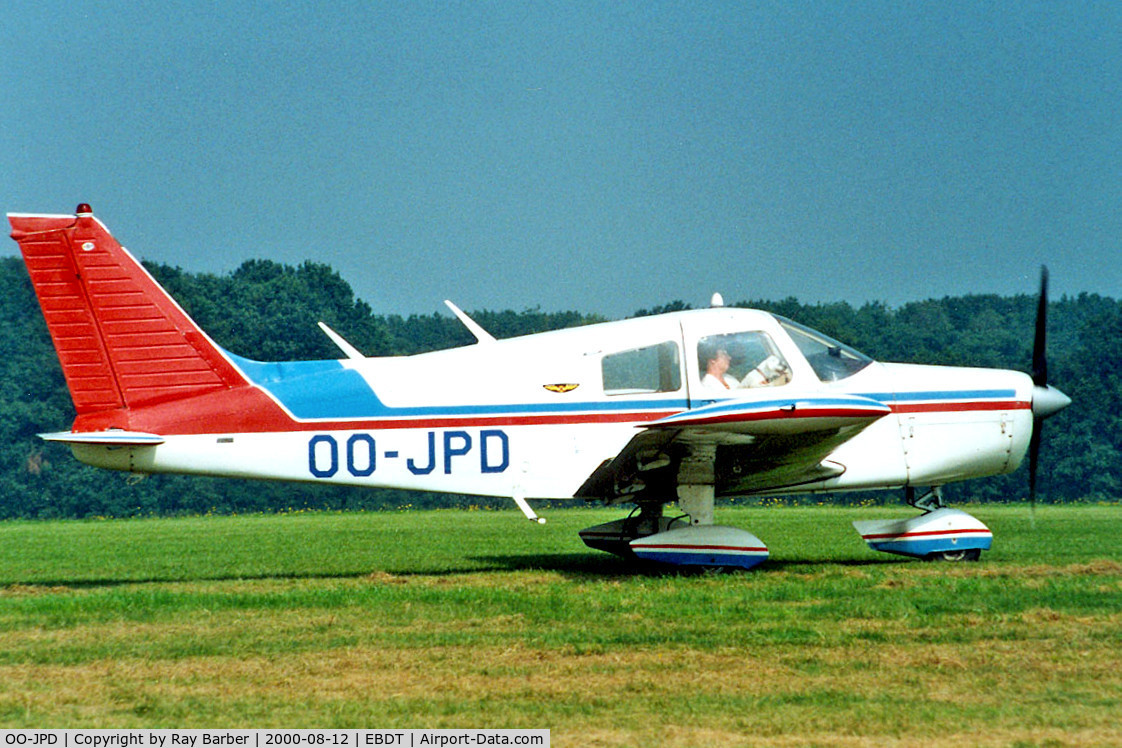 OO-JPD, 1974 Piper PA-28-140 Cherokee C/N 28-7425107, Piper PA-28-140 Cherokee Cruiser [28-7425107] Schaffen-Diest~OO 12/08/2000