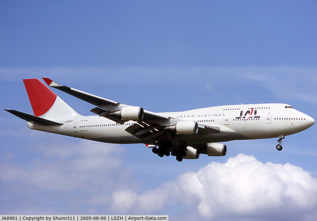 JA8901, 1992 Boeing 747-446 C/N 26343, Landing rwy 32
