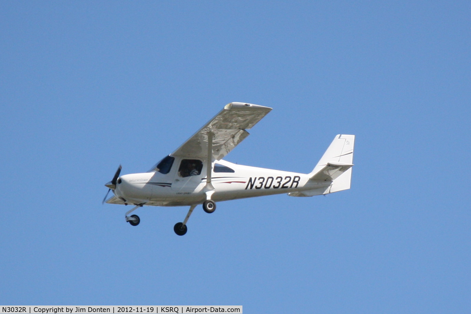 N3032R, Cessna 162 Skycatcher C/N 16200105, Cessna Skycatcher (N3032R) on approach to Sarasota-Bradenton International Airport