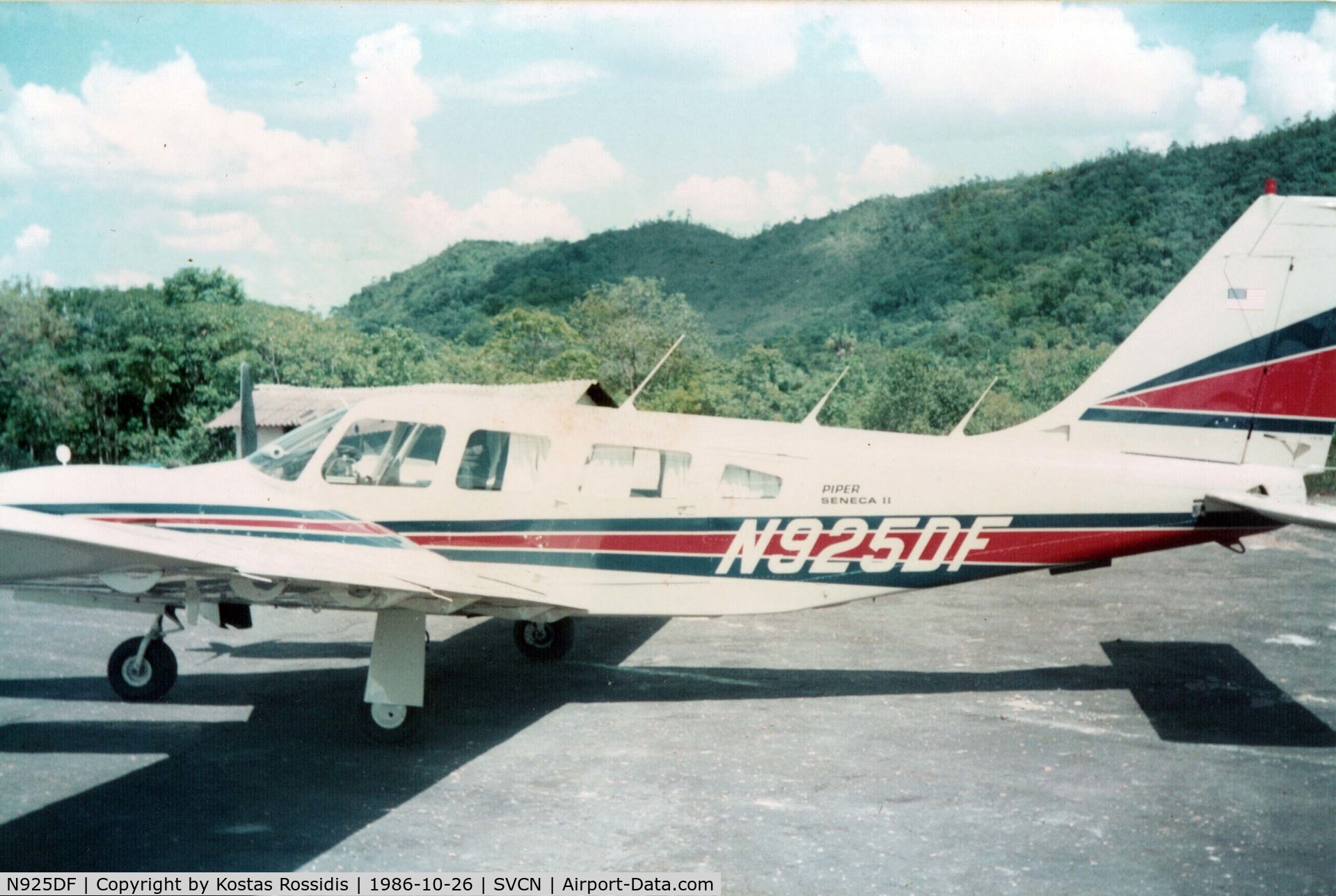 N925DF, Piper PA-34-200T C/N 347970097, At Canaima airport