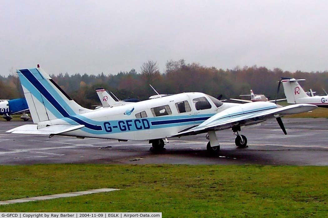 G-GFCD, 1981 Piper PA-34-220T Seneca III C/N 34-8133073, Piper PA-34-220T Seneca III [34-8133073] Blackbushe~G 09/11/2004