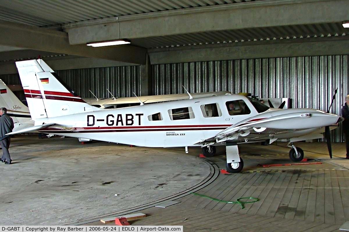 D-GABT, Piper PA-34-220T Seneca III C/N 34-8333098, Piper PA-34-220T Seneca III [34-8333098] Oerlinghausen~D 24/05/2006
