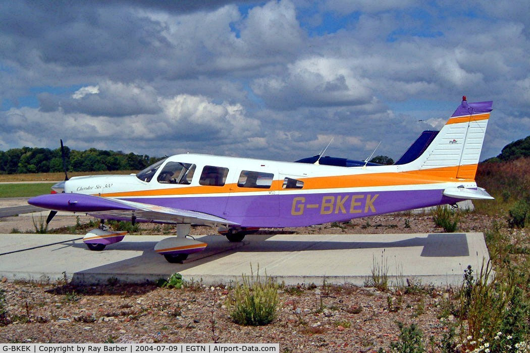 G-BKEK, 1975 Piper PA-32-300 Cherokee Six Cherokee Six C/N 32-7540091, Piper PA-32-300 Cherokee Six [32-7540091] Enstone~G 09/07/2004