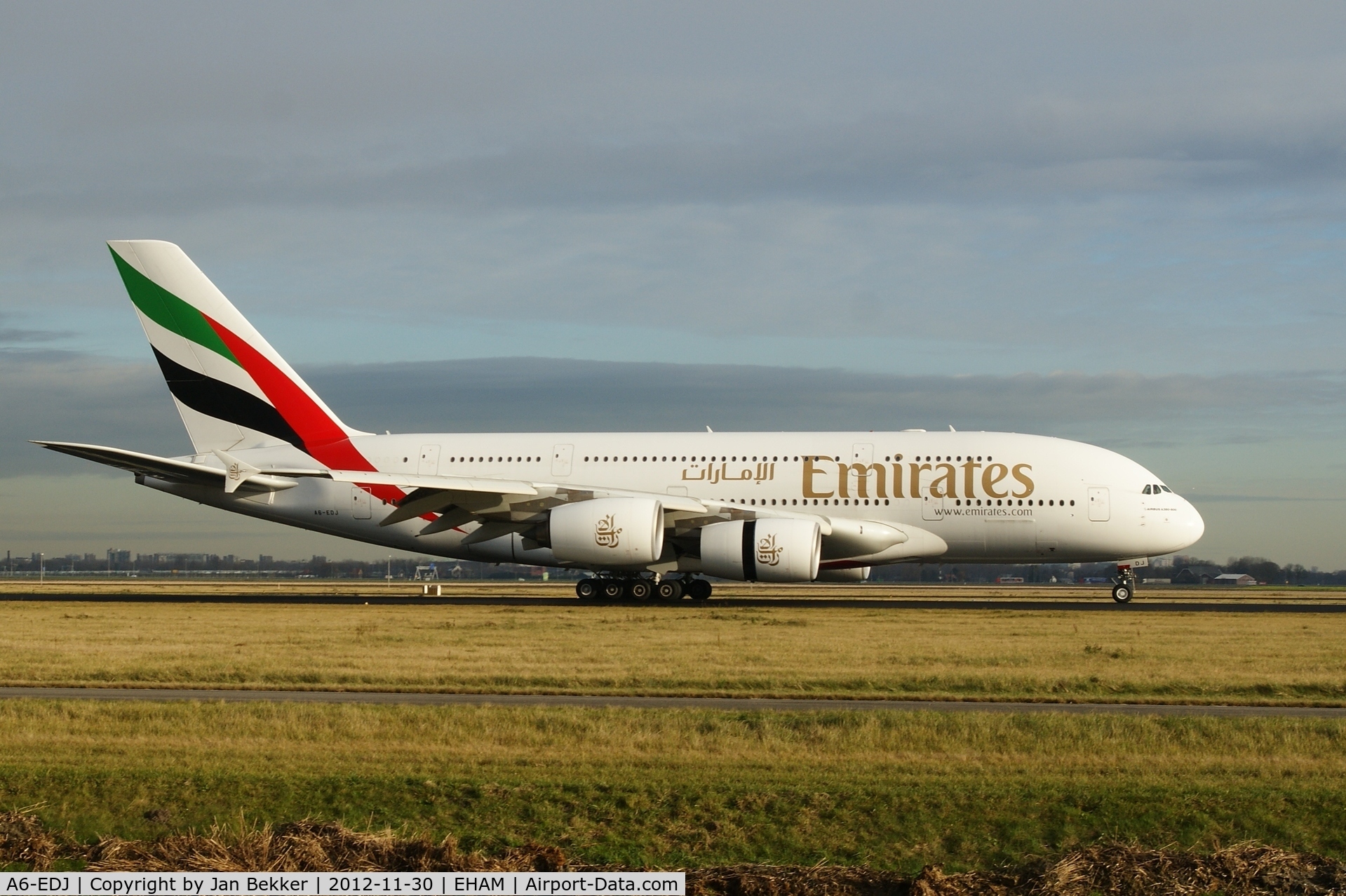 A6-EDJ, 2006 Airbus A380-861 C/N 009, Just after landing on the 