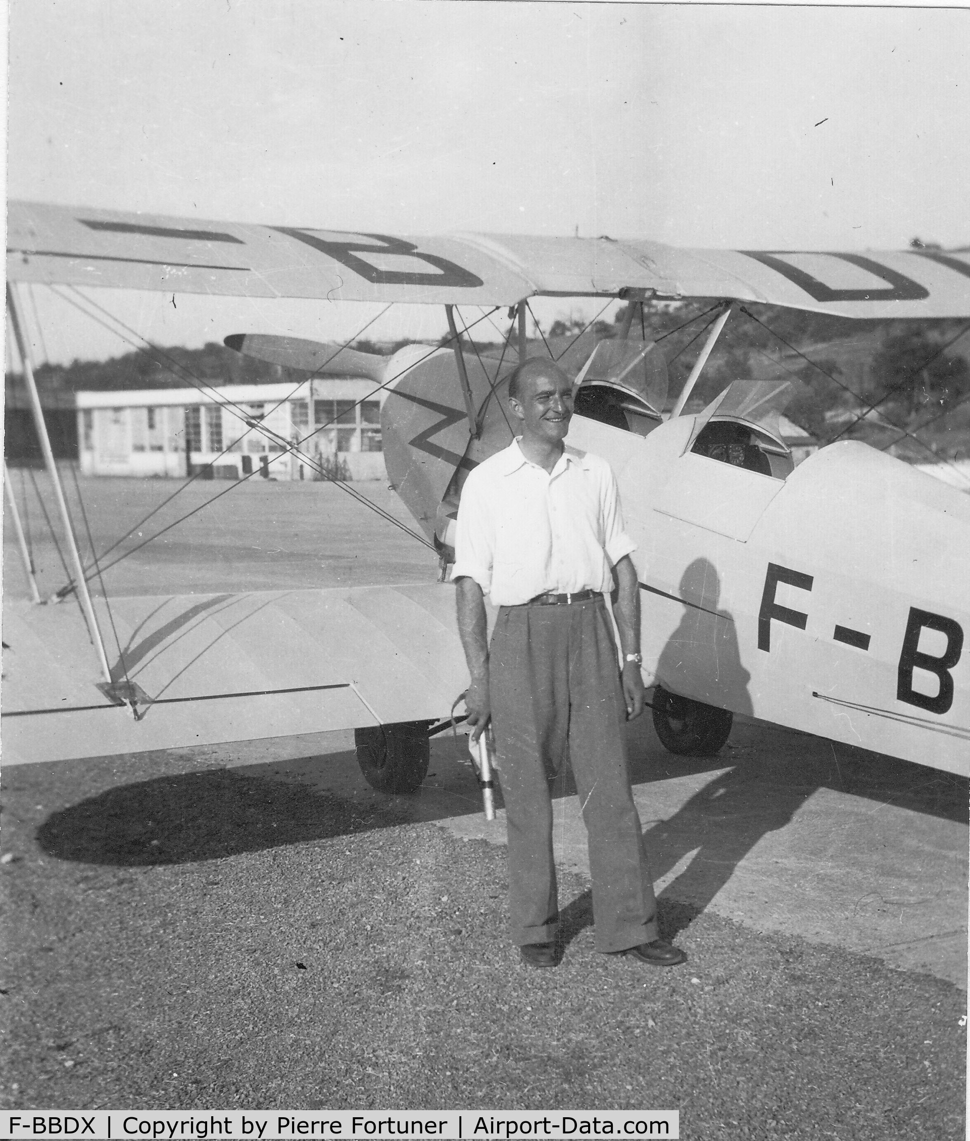 F-BBDX, Nord SV-4C Stampe C/N 50, Vichy-Rhue airport. 1949
Flight instructor Mr. Beauvillain in front of F-BDDX