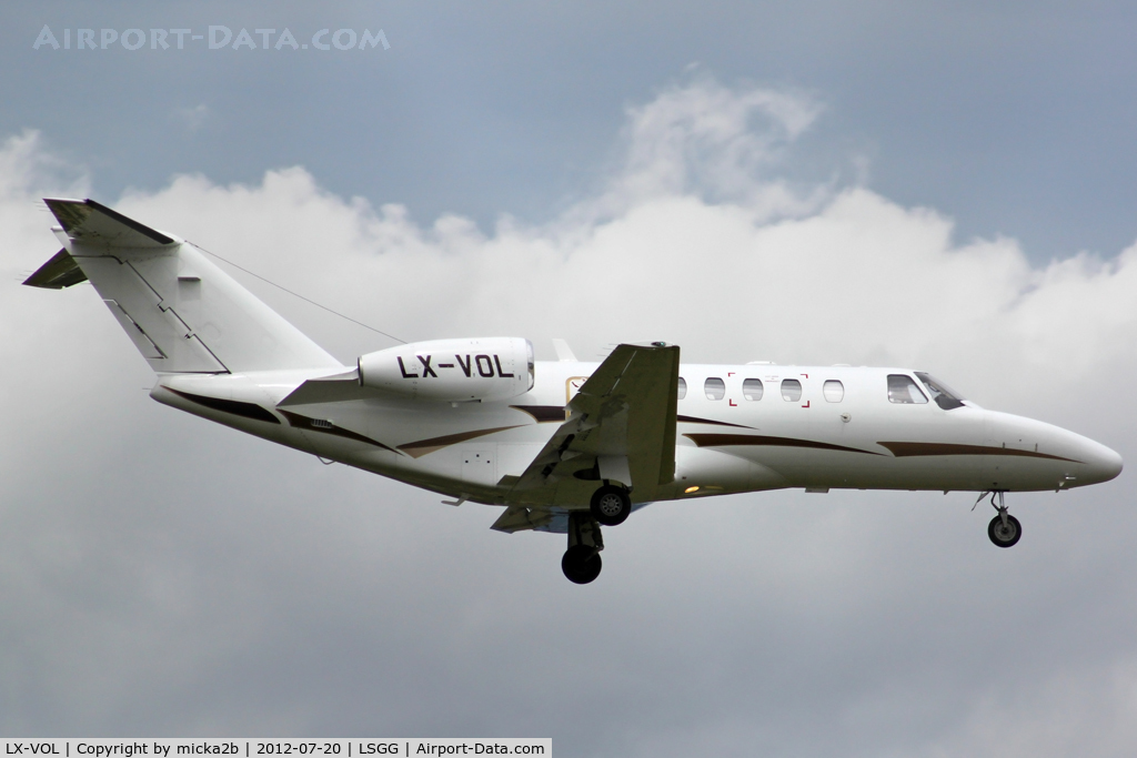 LX-VOL, 2007 Cessna 525A CitationJet CJ2+ C/N 525A-0341, Landing
