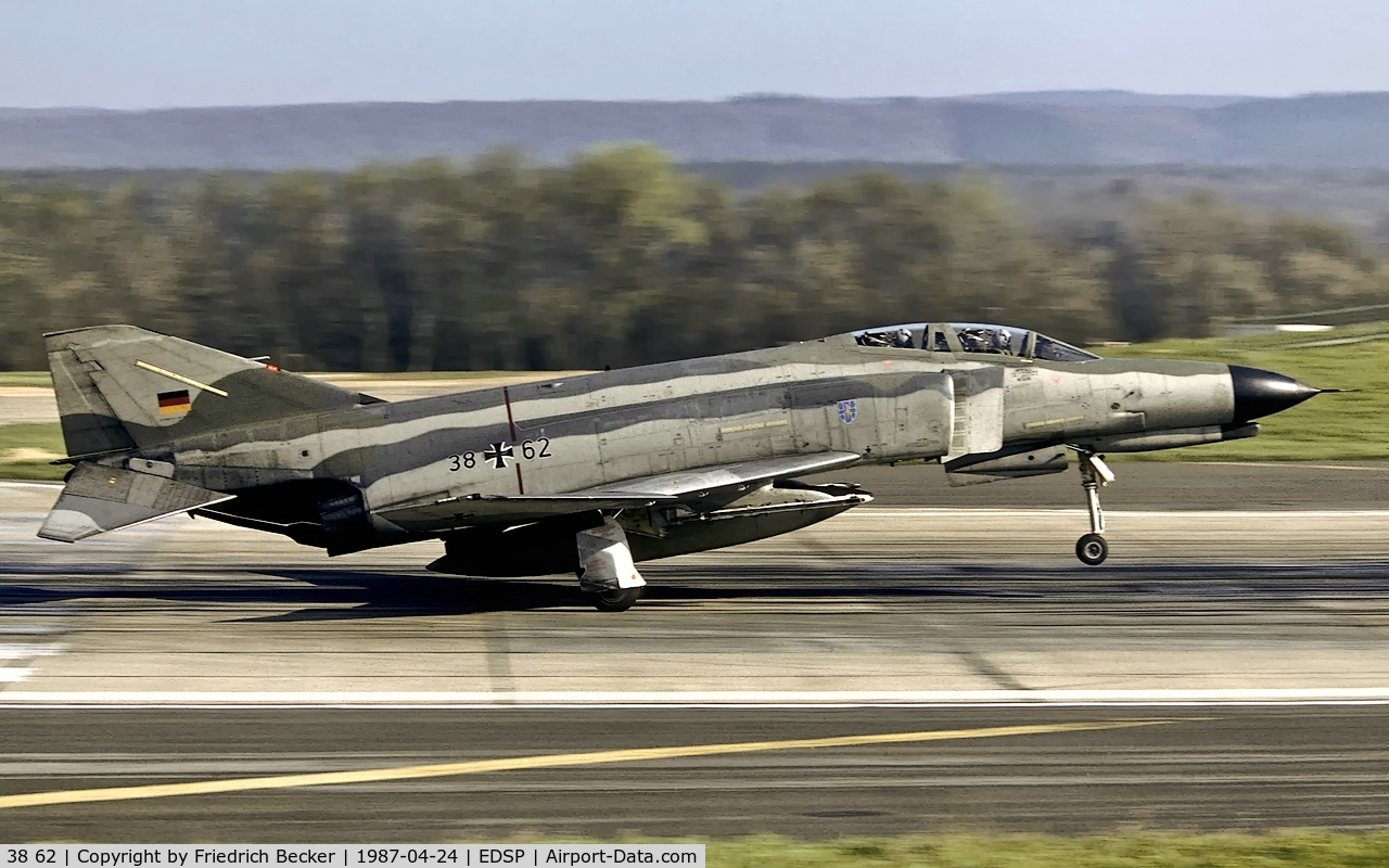 38 62, 1974 McDonnell Douglas F-4F Phantom II C/N 4779, touchdown at Fliegerhorst Pferdsfeld