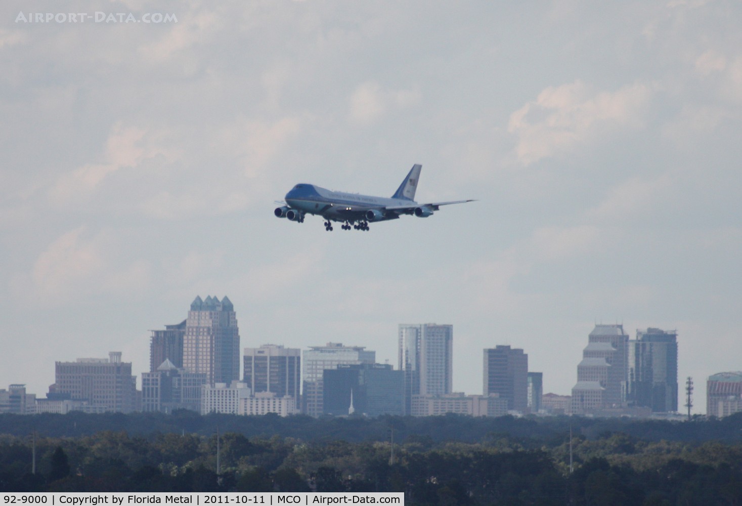 92-9000, 1987 Boeing VC-25A (747-2G4B) C/N 23825, Air Force One with Downtown Orlando in background