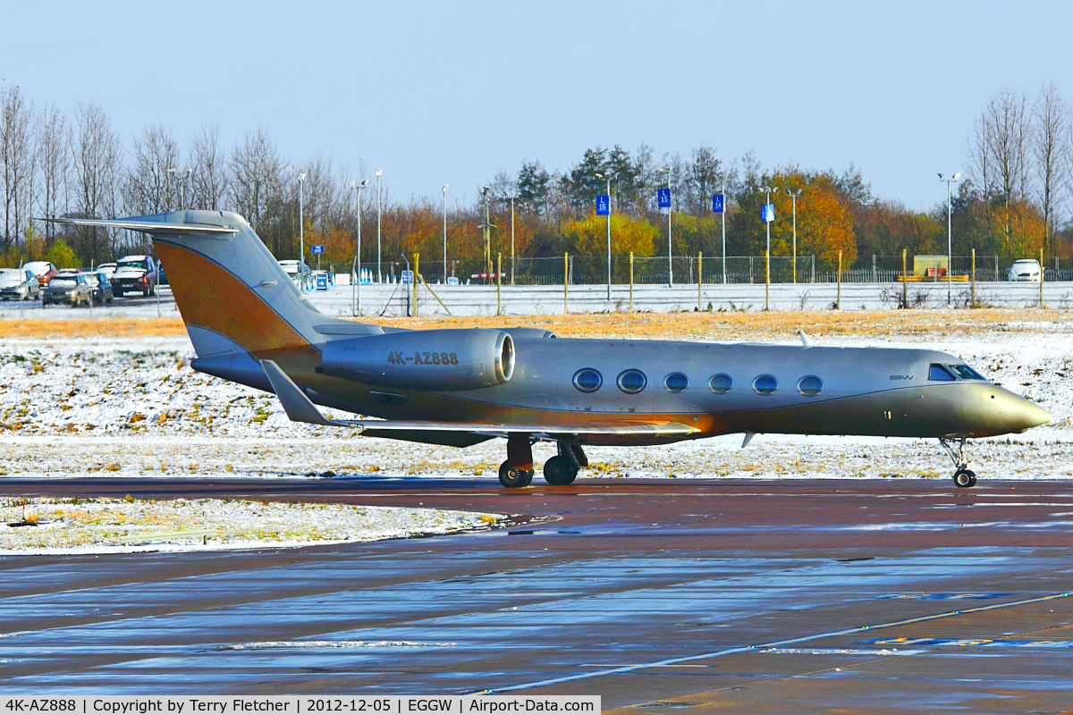 4K-AZ888, 2006 Gulfstream Aerospace GIV-X (G450) C/N 4045, 2006 Gulfstream Aerospace GIV-X (G450), c/n: 4045 at a snowy Luton