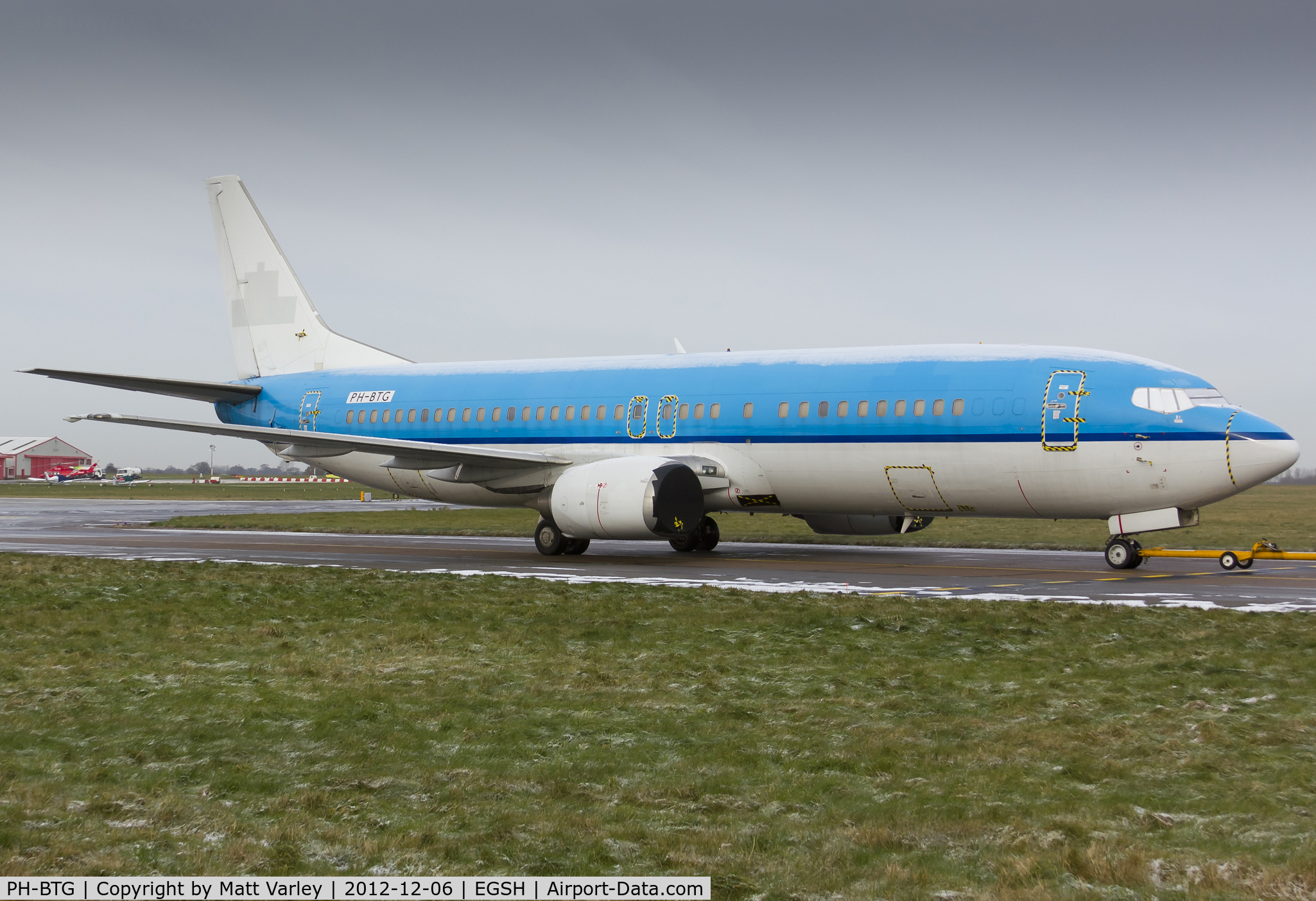 PH-BTG, 1994 Boeing 737-406 C/N 27233, Being pulled to the KLM hangars
