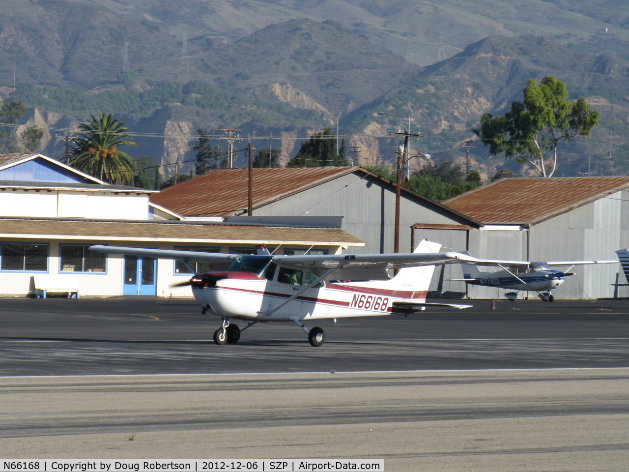 N66168, 1983 Cessna 172P C/N 17275974, 1983 Cessna 172P SKYHAWK II, Lycoming O-320-D2J 160 Hp, landing roll Rwy 22