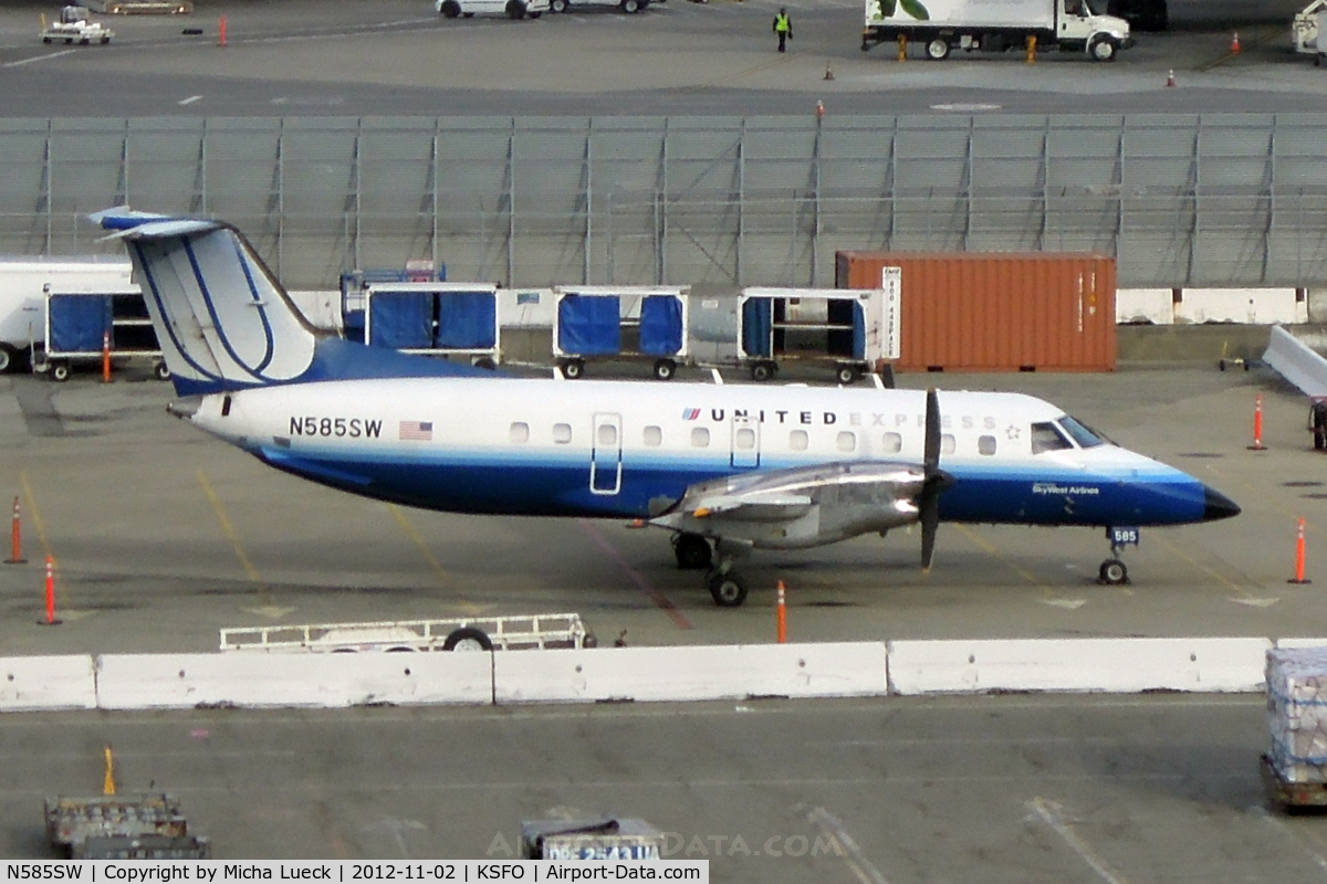 N585SW, 1999 Embraer EMB-120ER Brasilia C/N 120353, At San Francisco