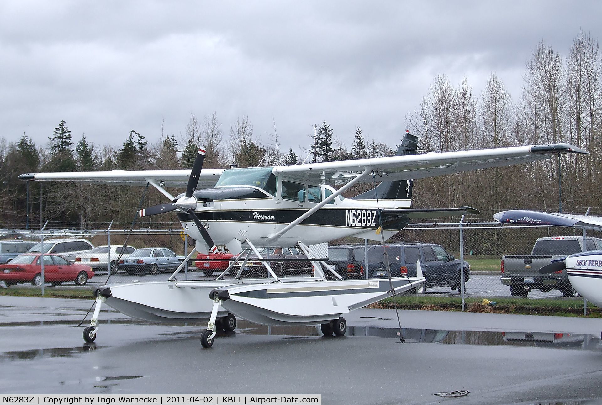 N6283Z, 1981 Cessna TU206G Turbo Stationair C/N U20606215, Cessna TU206G Turbo Stationair on amphibious floats at the Bellingham Intl. Airport, Bellingham WA