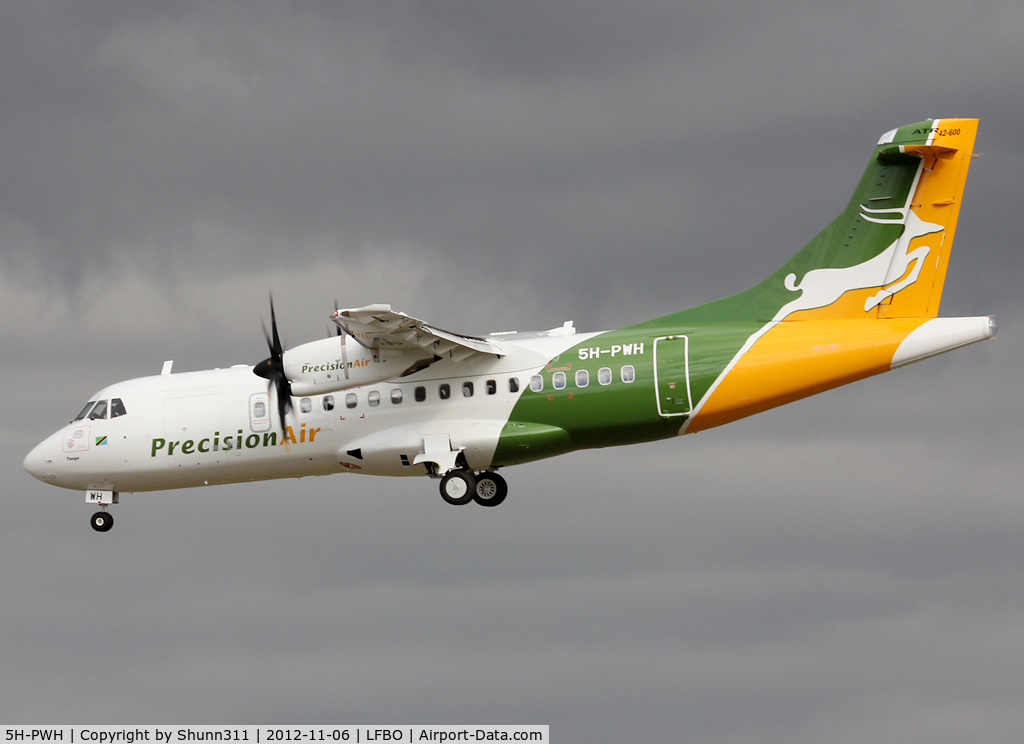 5H-PWH, 2012 ATR 42-600 C/N 1001, Landing rwy 32R
