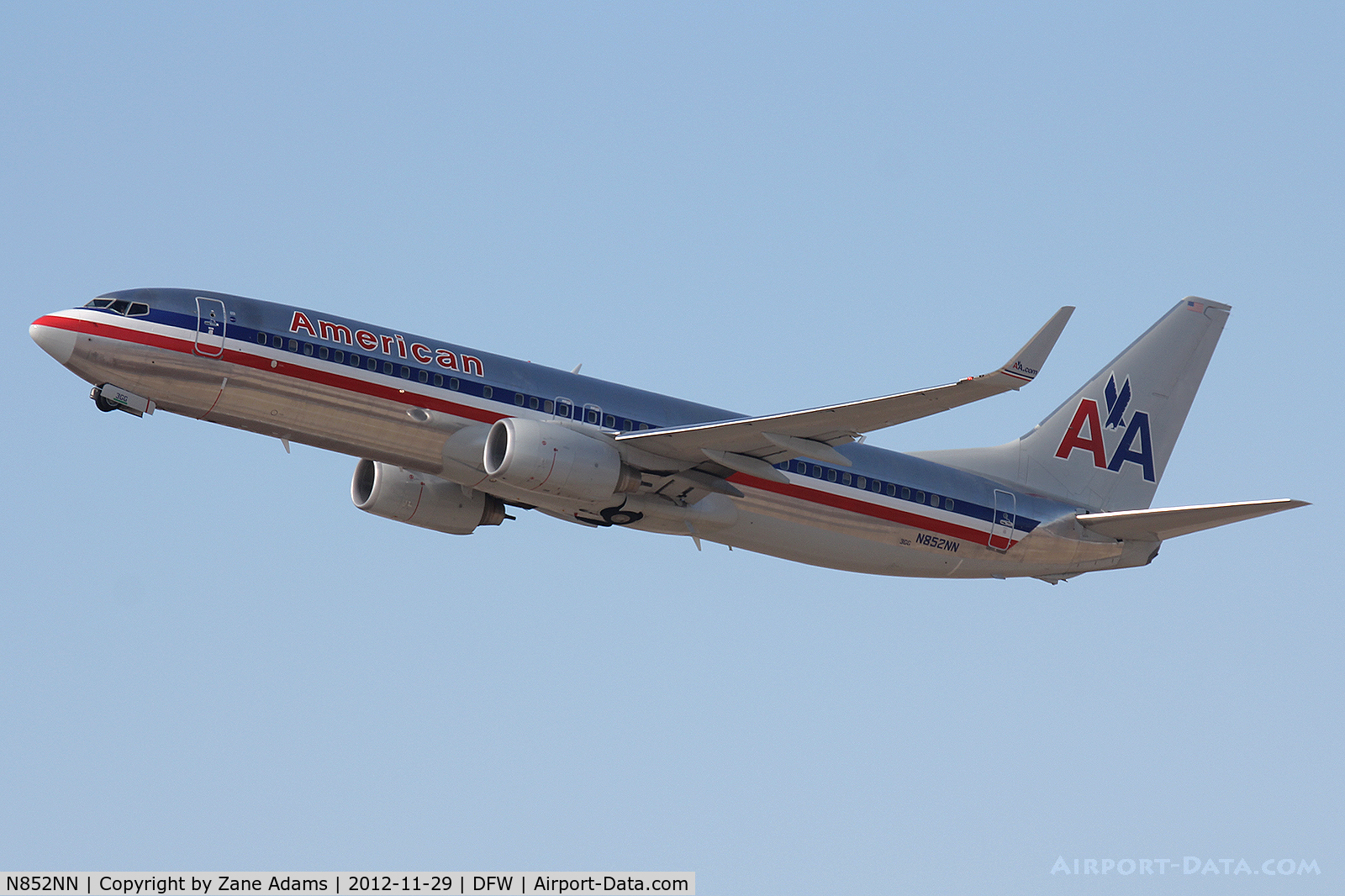 N852NN, 2010 Boeing 737-823 C/N 40581, American Airlines departing DFW Airport