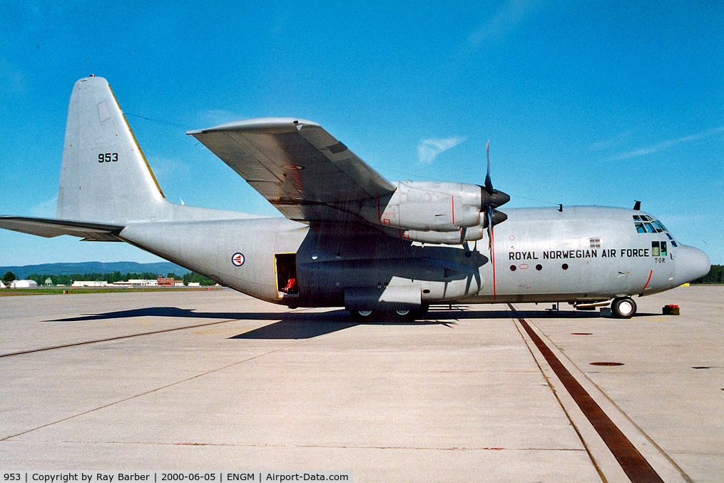 953, 1968 Lockheed C-130H Hercules C/N 382-4335, Lockheed C-130H Hercules [4335] (Royal Norwegian AF) Oslo-Gardemoen~LN 05/06/2000