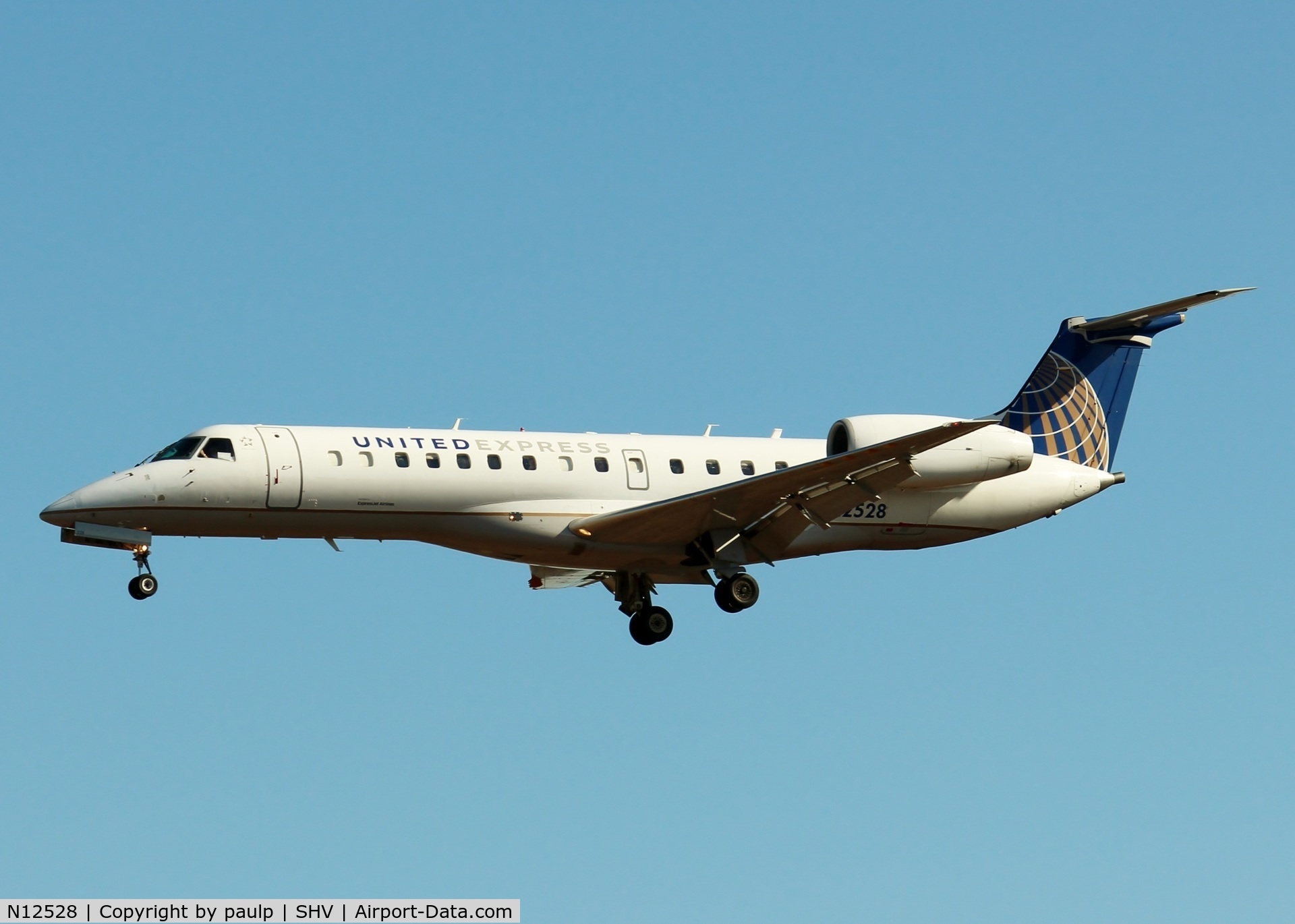 N12528, 2001 Embraer ERJ-135LR (EMB-135LR) C/N 145504, Landing at Shreveport Regional.