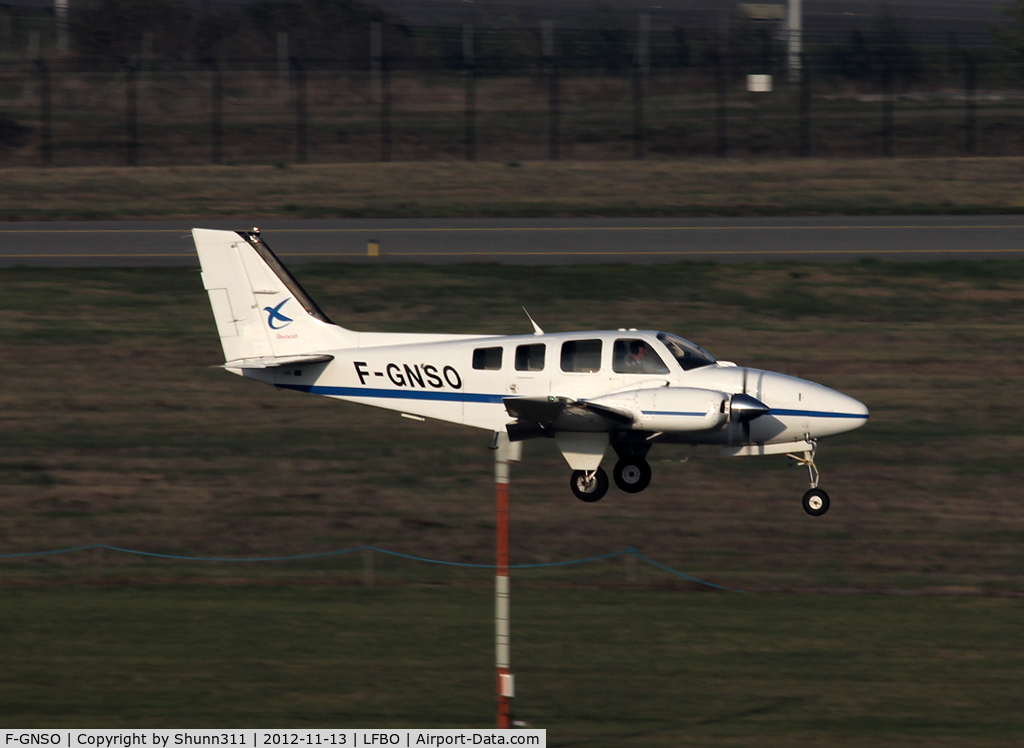 F-GNSO, Beech 58 Baron C/N TH-2080, Landing rwy 14R