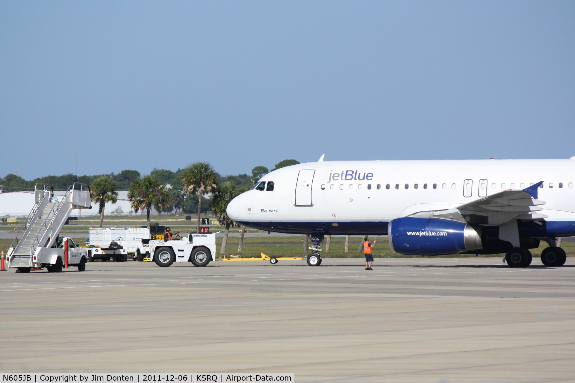 N605JB, 2005 Airbus A320-232 C/N 2368, Jet Blue Airbus A320 (N605JB) pushes back from the gate at Sarasota-Bradenton International Airport