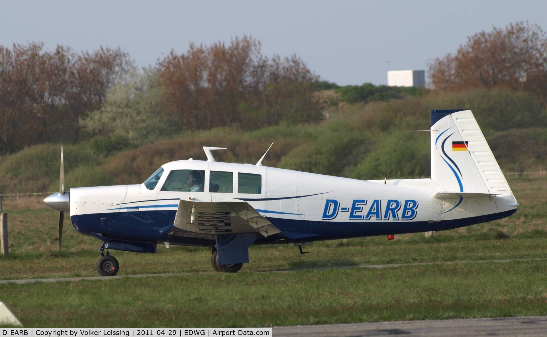 D-EARB, 1993 Mooney M20F Executive C/N 22-1259, Taxi to parking