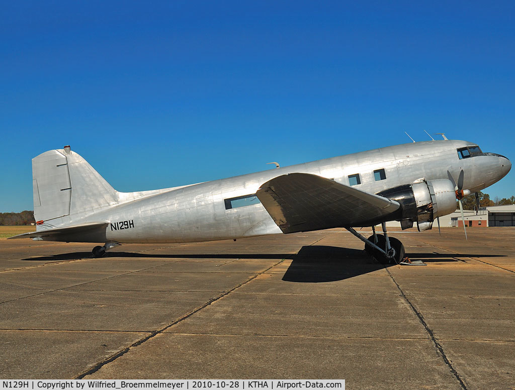 N129H, 1941 Douglas DC-3A C/N 4126, Look at the large modified Window. Aircraft was parked at Tullahoma Airport.
