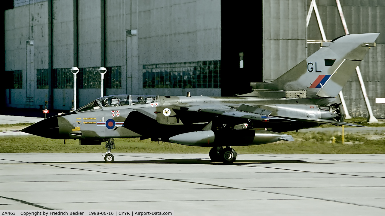 ZA463, 1983 Panavia Tornado GR.1 C/N 273/BS093/3129, taxying to the flightline
