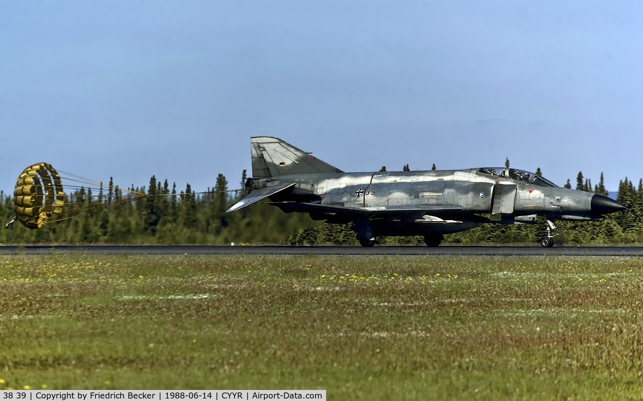 38 39, McDonnell Douglas F-4F Phantom II C/N 4723, decelerating after touchdown at CFB Goose Bay
