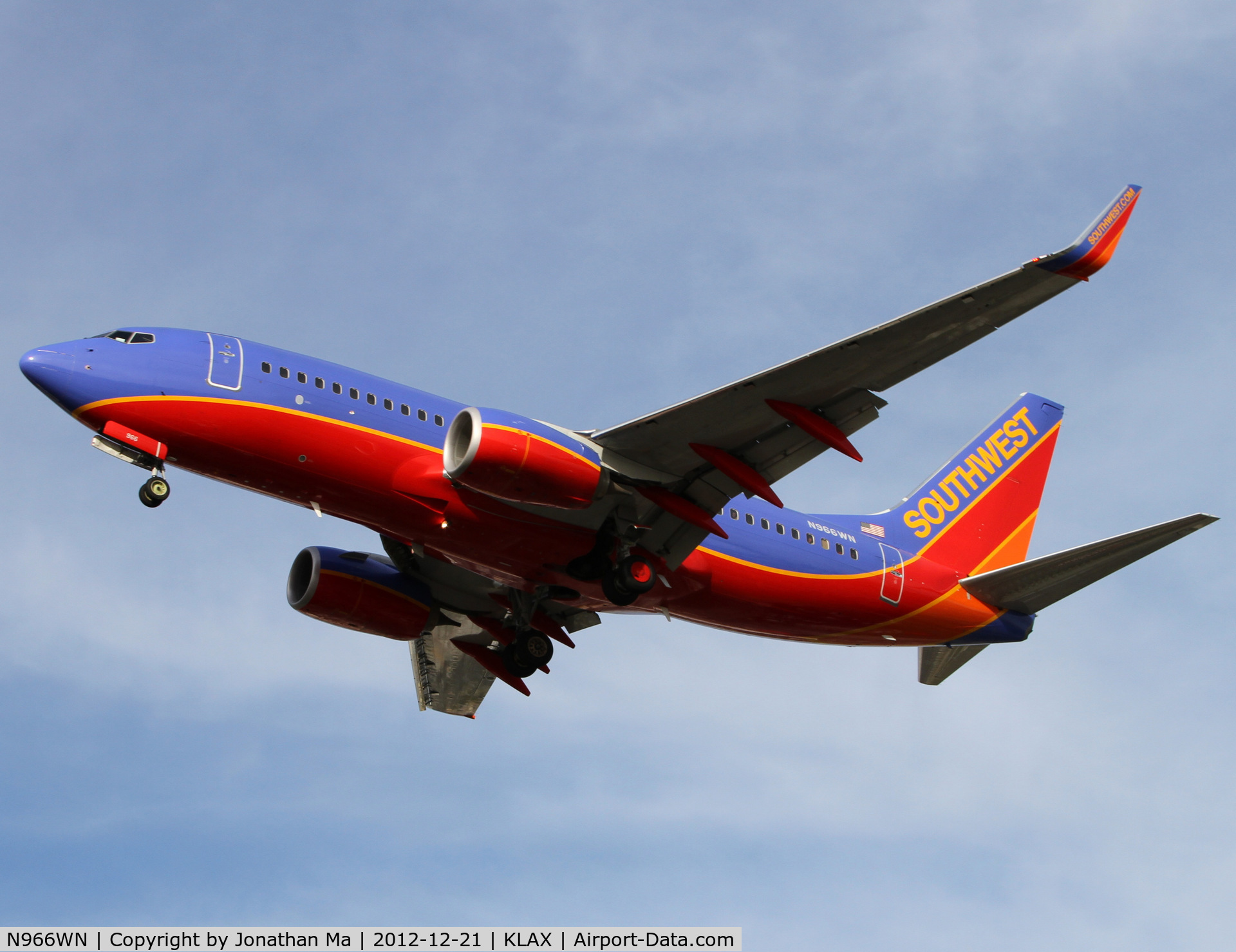 N966WN, 2011 Boeing 737-7H4 C/N 36966, Taken at In-N-Out