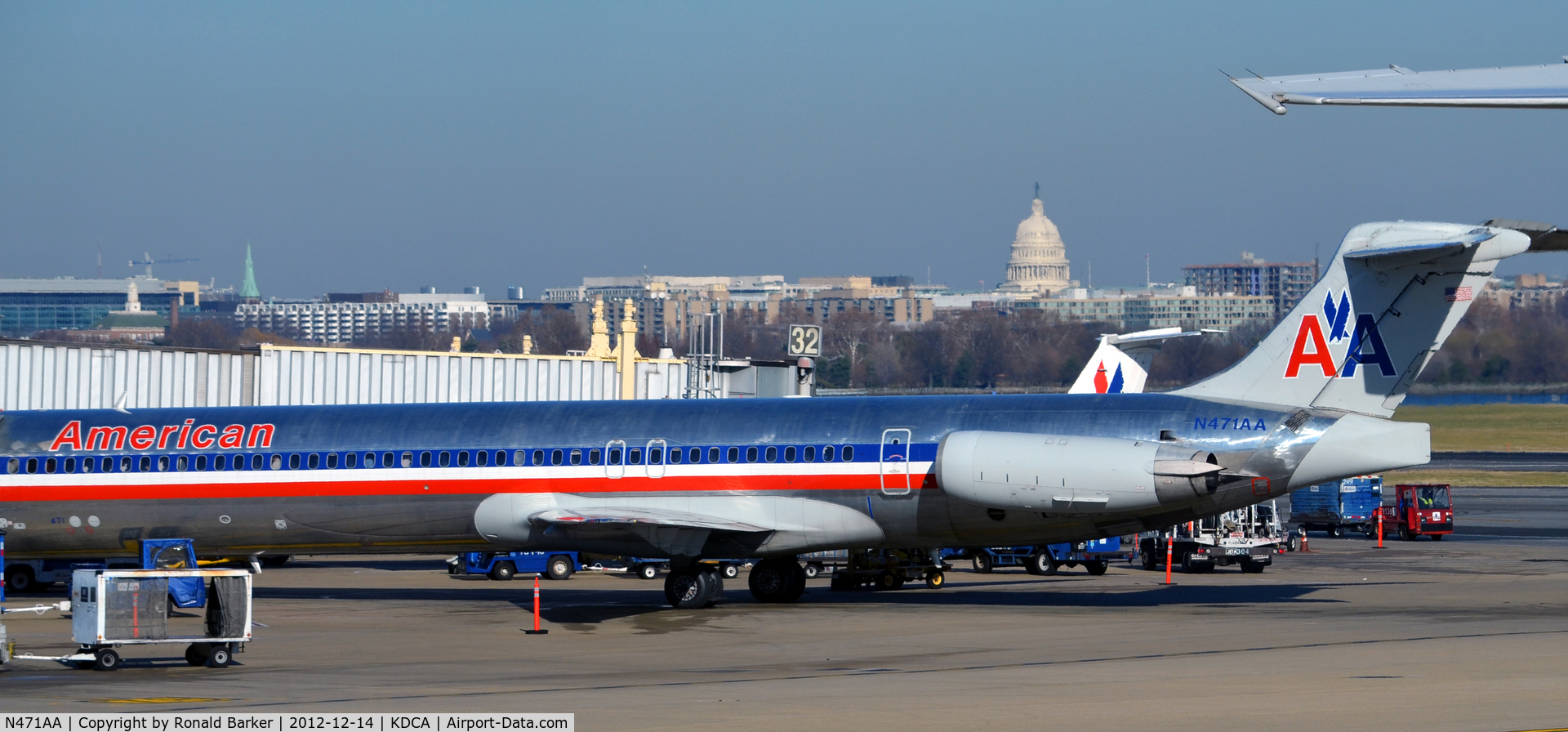 N471AA, 1988 McDonnell Douglas MD-82 (DC-9-82) C/N 49601, DCA VA