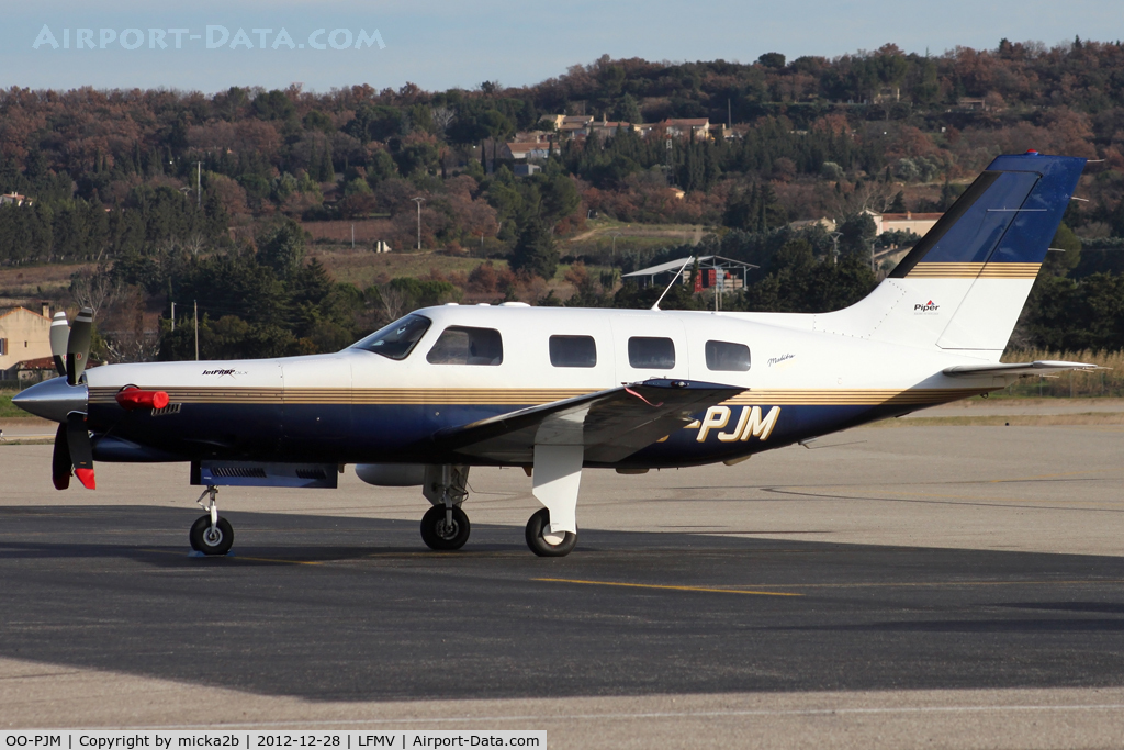 OO-PJM, Piper PA-46-350P Malibu Mirage C/N 4636210, Parked