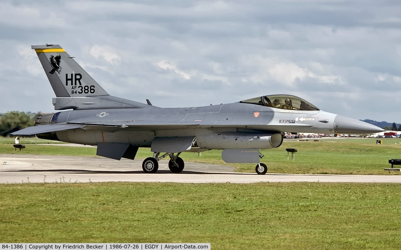 84-1386, 1984 General Gynamics F-16C Fighting Falcon C/N 5C-168, taxying to the flightline