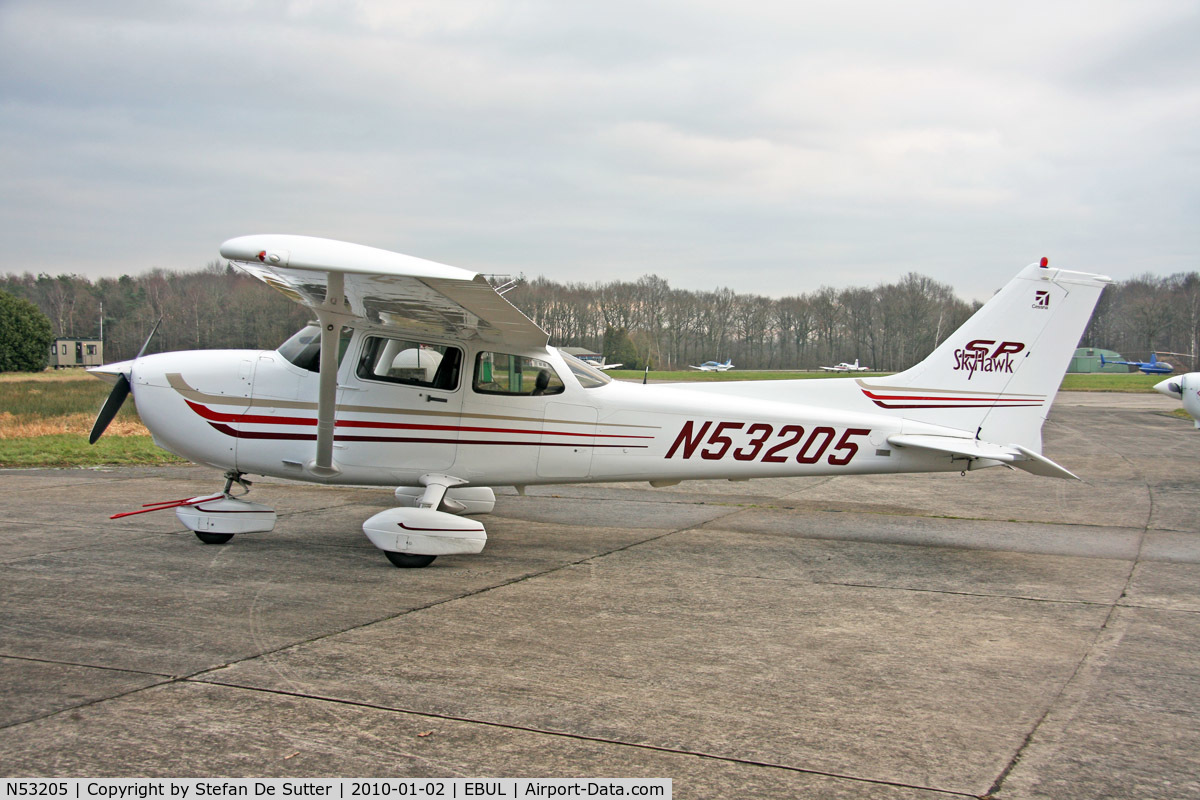 N53205, Cessna 172S C/N 172S9307, Parked at Aeroclub Brugge.