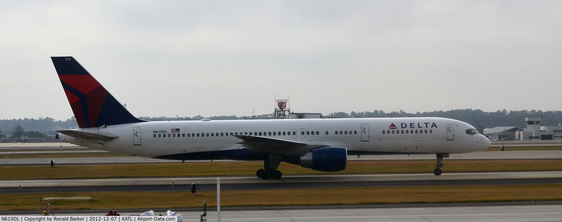 N610DL, 1985 Boeing 757-232 C/N 22817, Taxi Atlanta