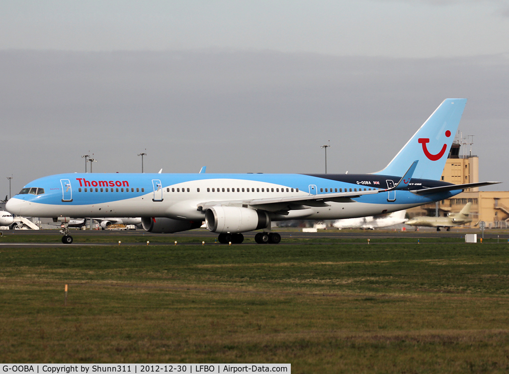 G-OOBA, 2000 Boeing 757-28A C/N 32446, Lining up rwy 32R in new Thomson c/s with fitted winglets
