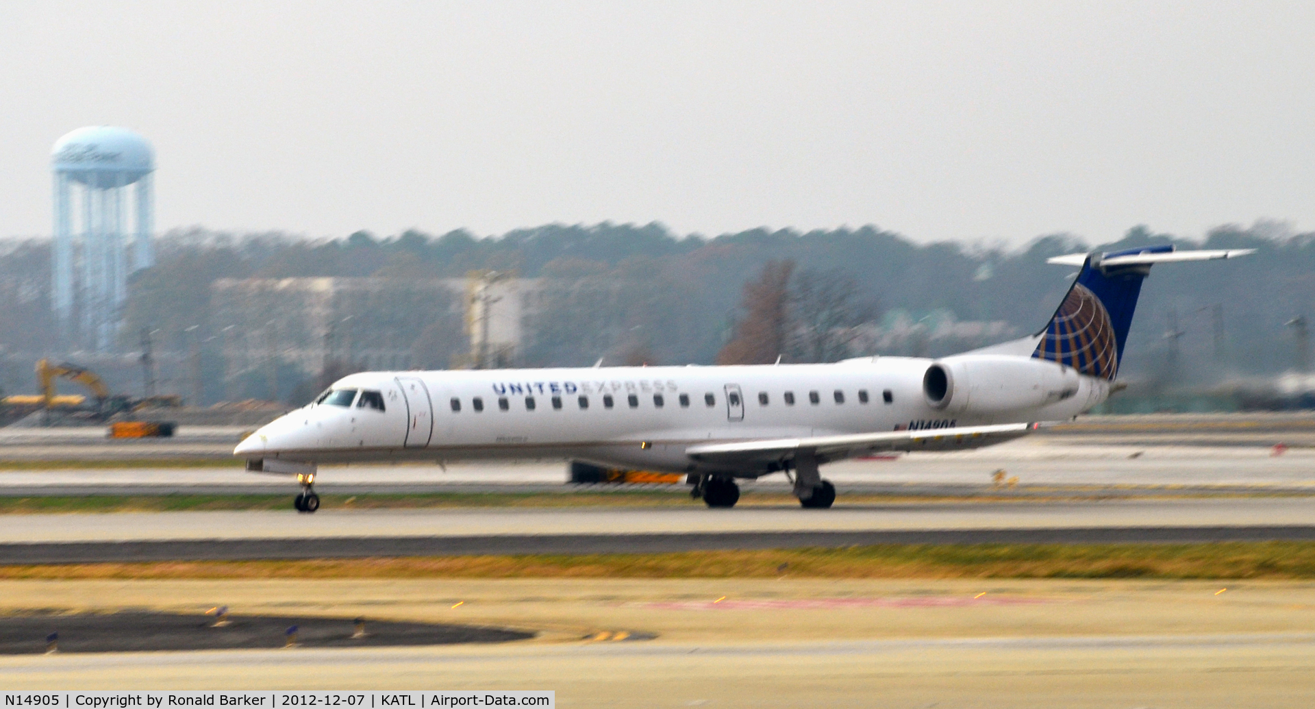 N14905, 2001 Embraer ERJ-145LR (EMB-145LR) C/N 145476, Takeoff Atlanta