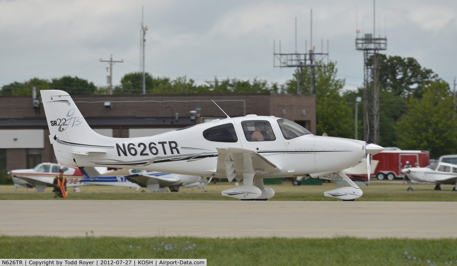 N626TR, 2005 Cirrus SR22 C/N 1730, Airventure 2012