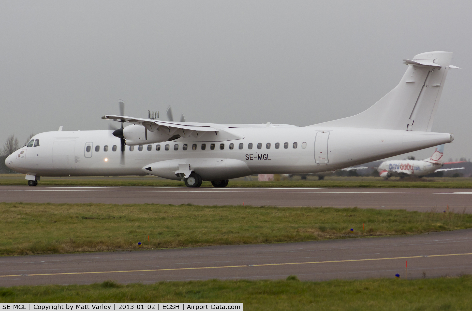 SE-MGL, 1993 ATR 72-202 C/N 353, Departing EGSH after spray by Air Livery.