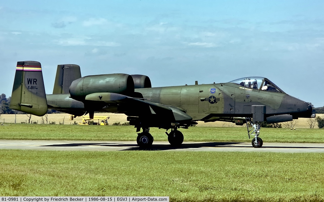 81-0981, 1981 Fairchild Republic A-10A Thunderbolt II C/N A10-0676, taxying to the active at RAF Bentwaters