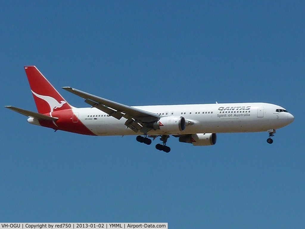 VH-OGU, 1998 Boeing 767-338 C/N 29118, Approaching Rwy 16 YMML